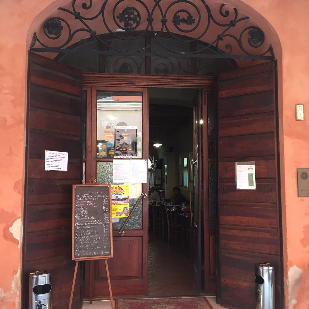 Ingresso dell'osteria